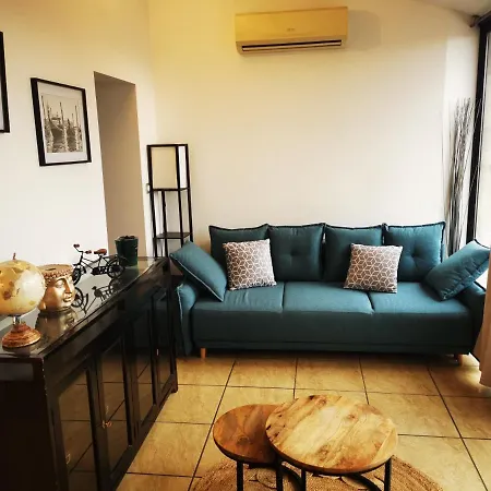 A La Belle Vie Apartment *