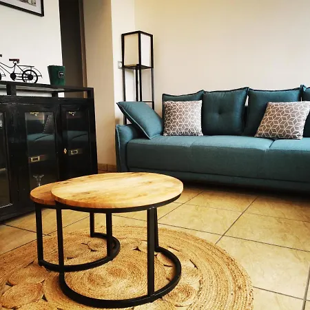 A La Belle Vie Apartment *
