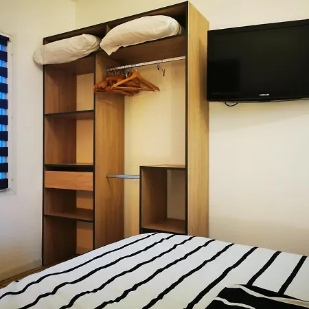 A La Belle Vie Apartment *
